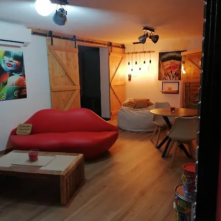 Gites Deco Pop Et Chaleureuse Avec Jacuzzi, Sauna, Piece Coquine Calais Exterior photo