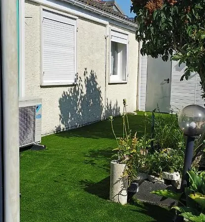 Gites Deco Pop Et Chaleureuse Avec Jacuzzi, Sauna, Piece Coquine Calais Exterior photo