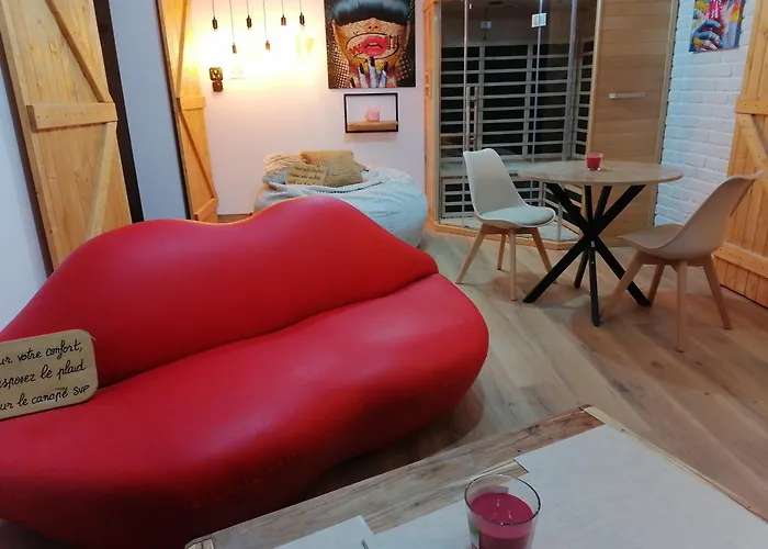 Gites Deco Pop Et Chaleureuse Avec Jacuzzi, Sauna, Piece Coquine