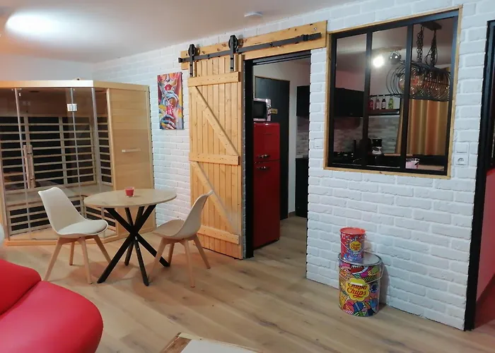 Gites Deco Pop Et Chaleureuse Avec Jacuzzi, Sauna, Piece Coquine