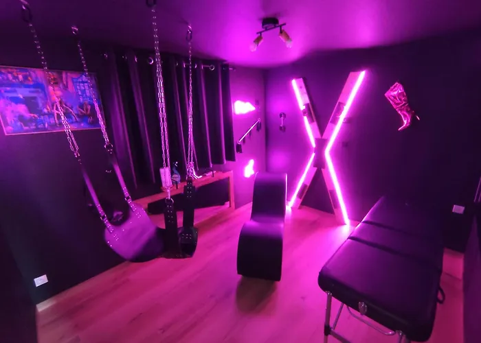 Gites Deco Pop Et Chaleureuse Avec Jacuzzi, Sauna, Piece Coquine