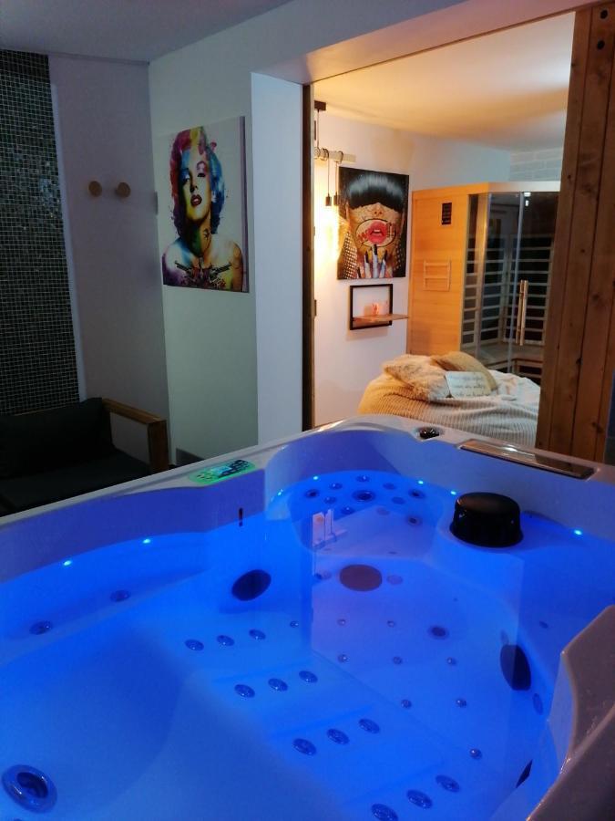 Holiday home Deco Pop Et Chaleureuse Avec Jacuzzi, Sauna, Piece Coquine *