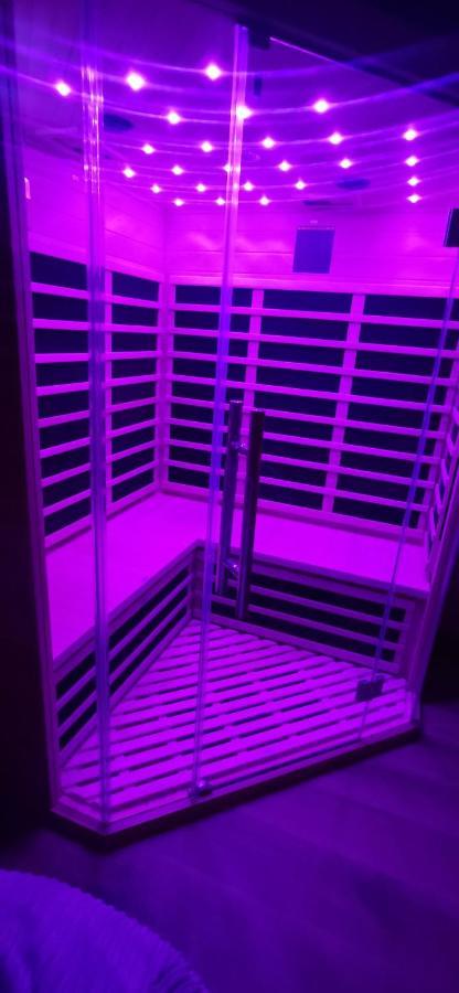 Holiday home Deco Pop Et Chaleureuse Avec Jacuzzi, Sauna, Piece Coquine