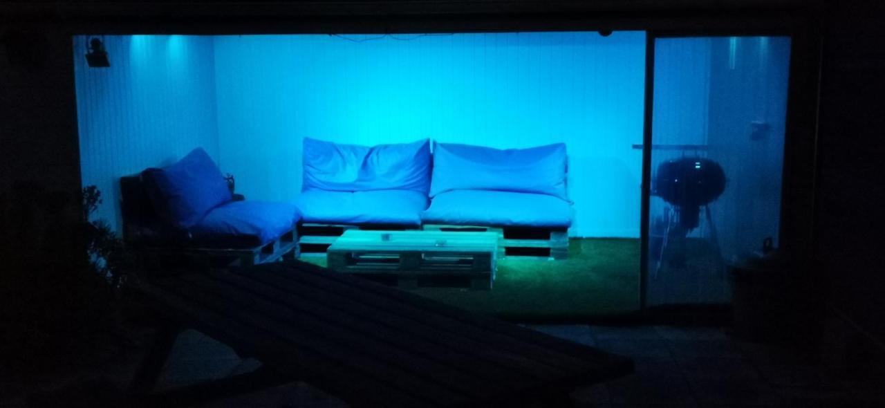 Holiday home Deco Pop Et Chaleureuse Avec Jacuzzi, Sauna, Piece Coquine Calais