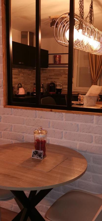 Deco Pop Et Chaleureuse Avec Jacuzzi, Sauna, Piece Coquine * Calais