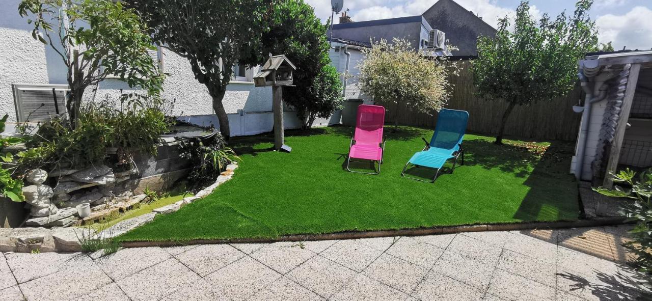 Deco Pop Et Chaleureuse Avec Jacuzzi, Sauna, Piece Coquine *