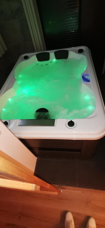 Deco Pop Et Chaleureuse Avec Jacuzzi, Sauna, Piece Coquine Holiday home *