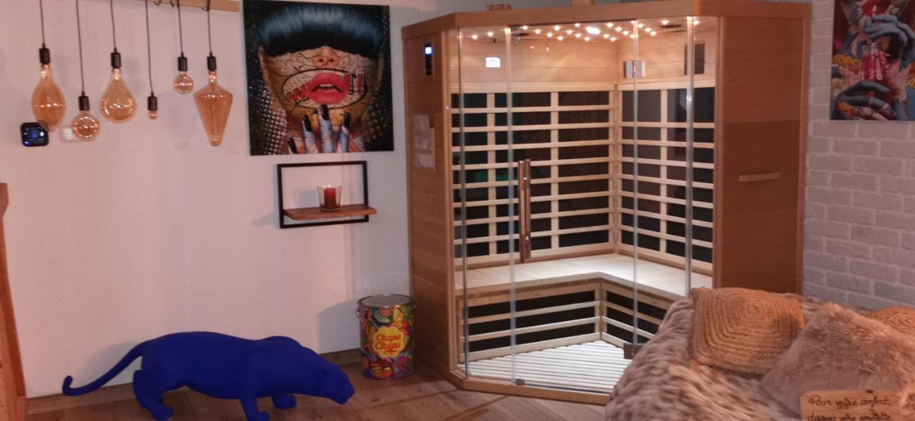 Deco Pop Et Chaleureuse Avec Jacuzzi, Sauna, Piece Coquine * Calais