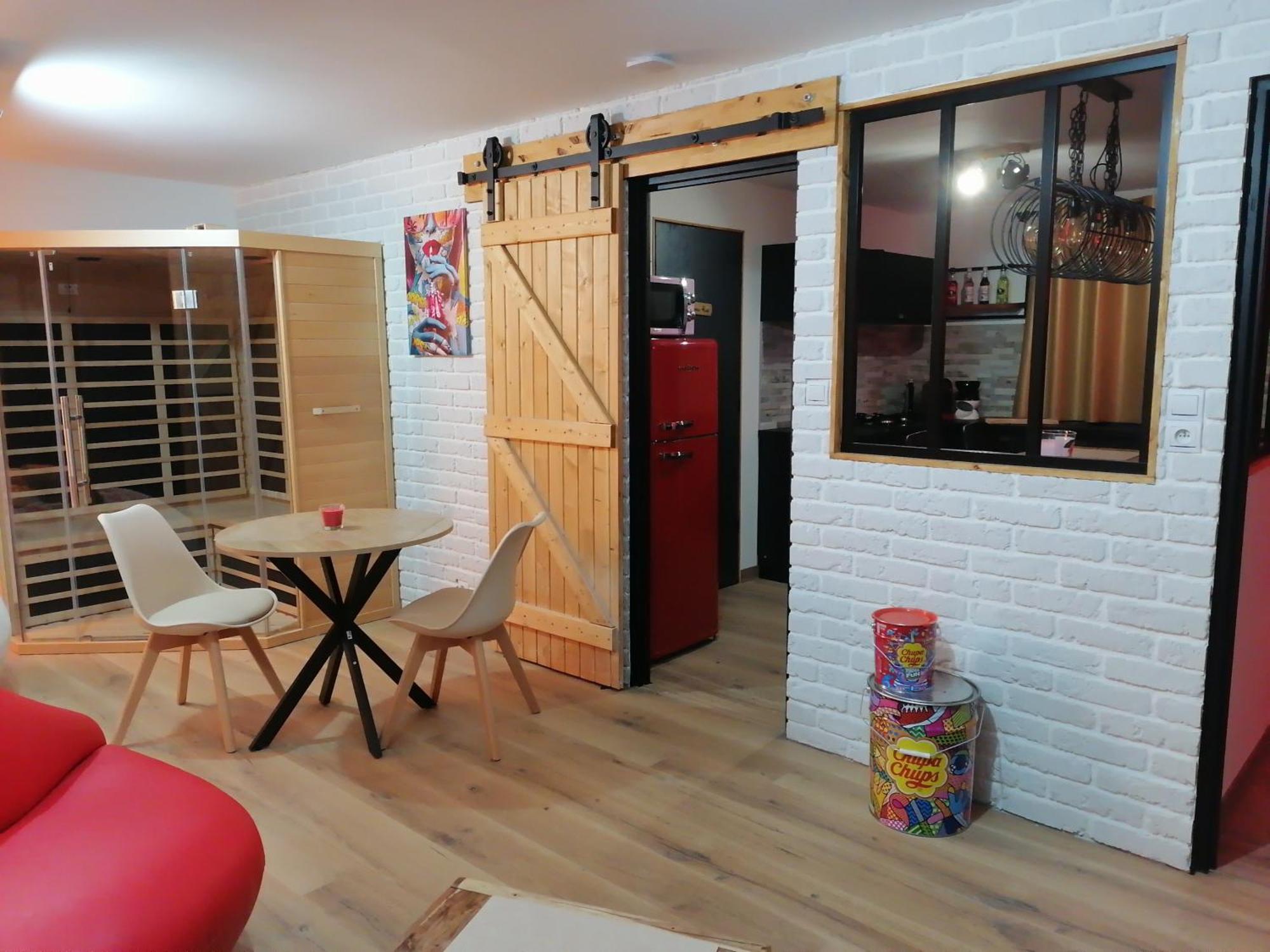 Deco Pop Et Chaleureuse Avec Jacuzzi, Sauna, Piece Coquine Calais